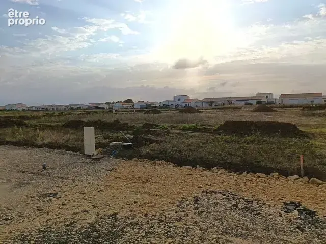 Terrain à PORT-DES-BARQUES