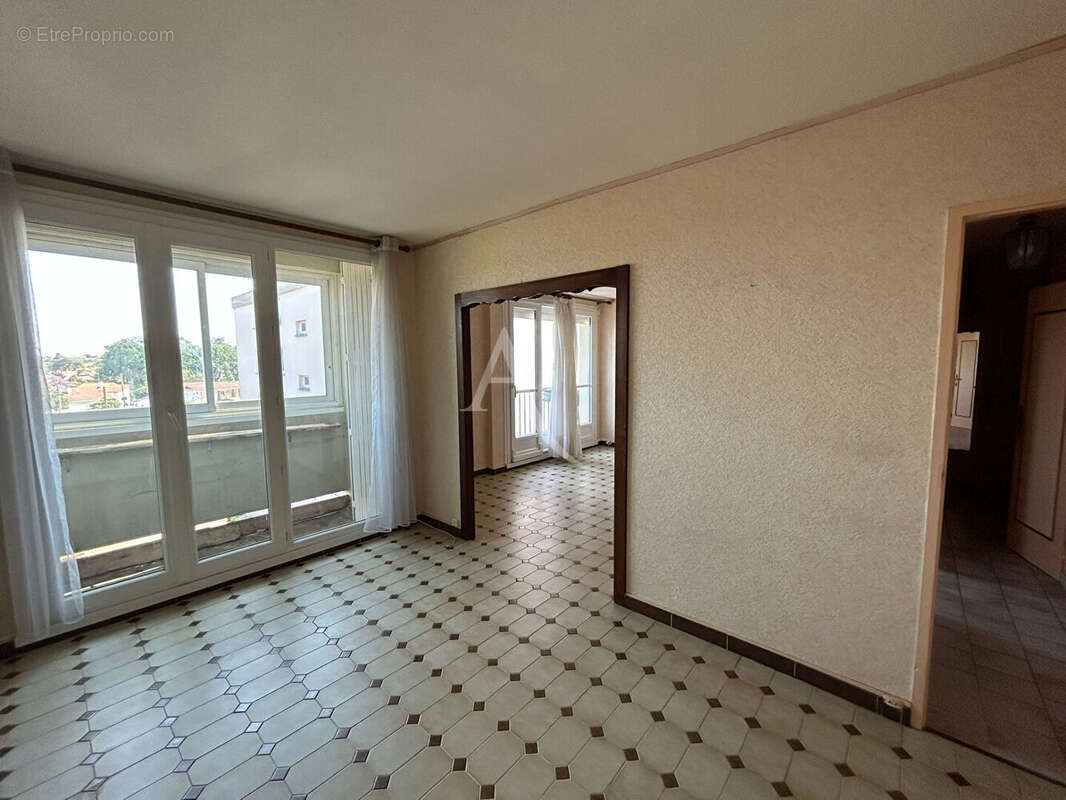 T4 - 3 chambres - CHATEAU REZE - photo 2