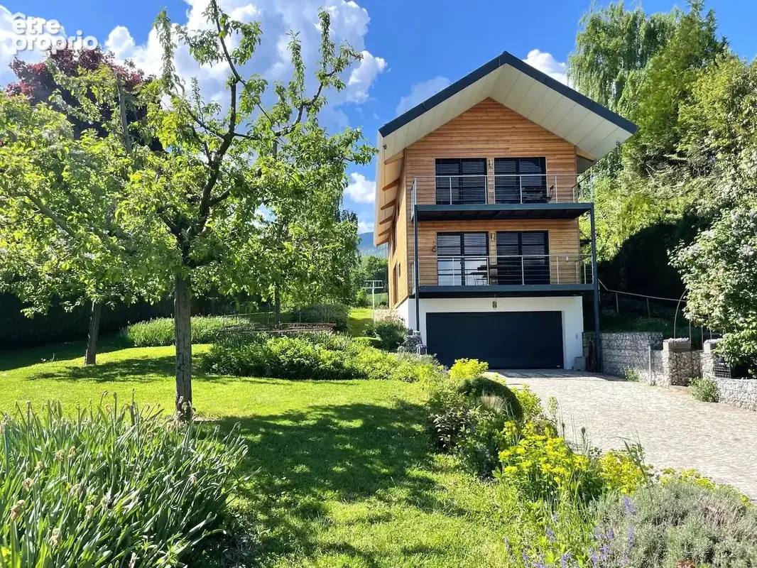 Maison à DIVONNE-LES-BAINS