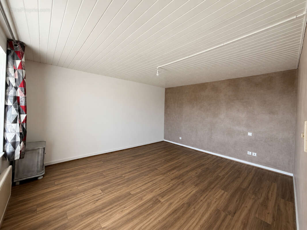 Maison mitoyenne d’un côté situé à LA GRANGE 25380 - photo 7