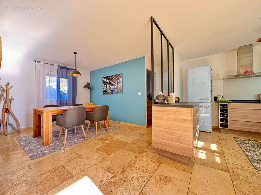 Maison à SAINT-CLEMENT-DE-RIVIERE