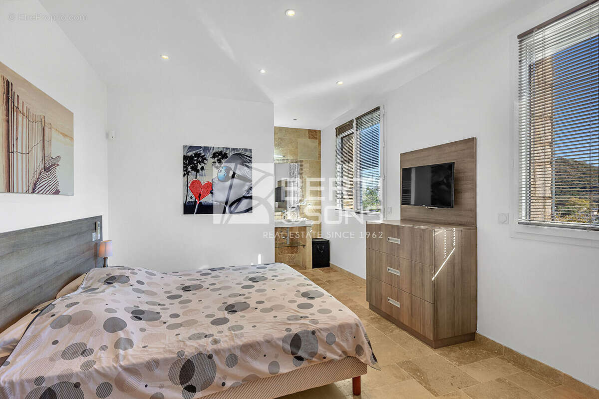 Exclusivite - mandelieu produit rare !  villa 6 pieces en pierre rénovée - quartier recherché - photo 12