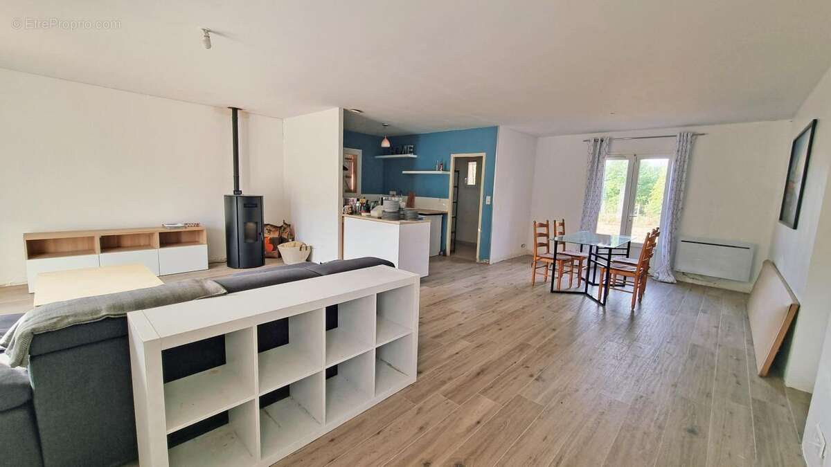 Maison à MANZAC-SUR-VERN