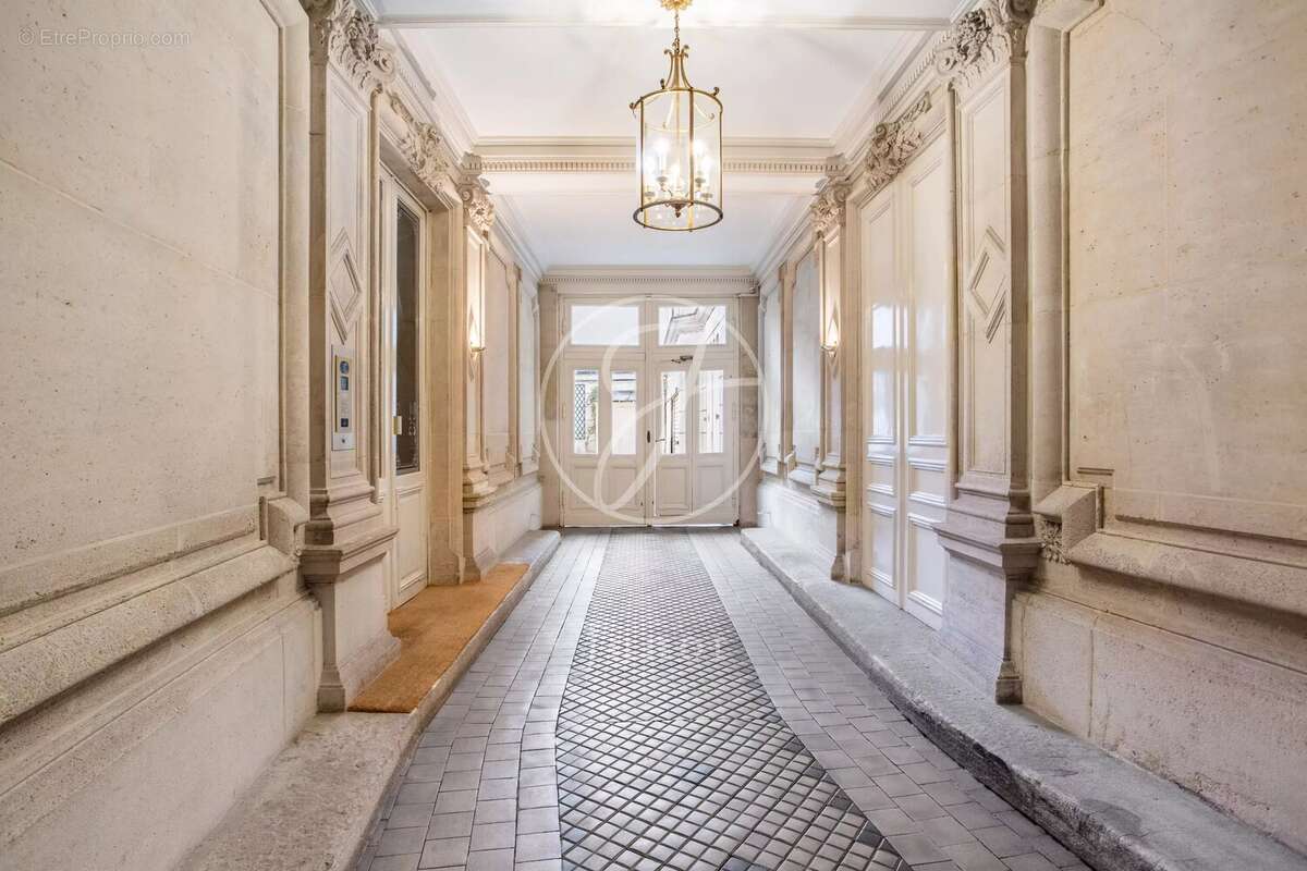 Appartement à PARIS-17E