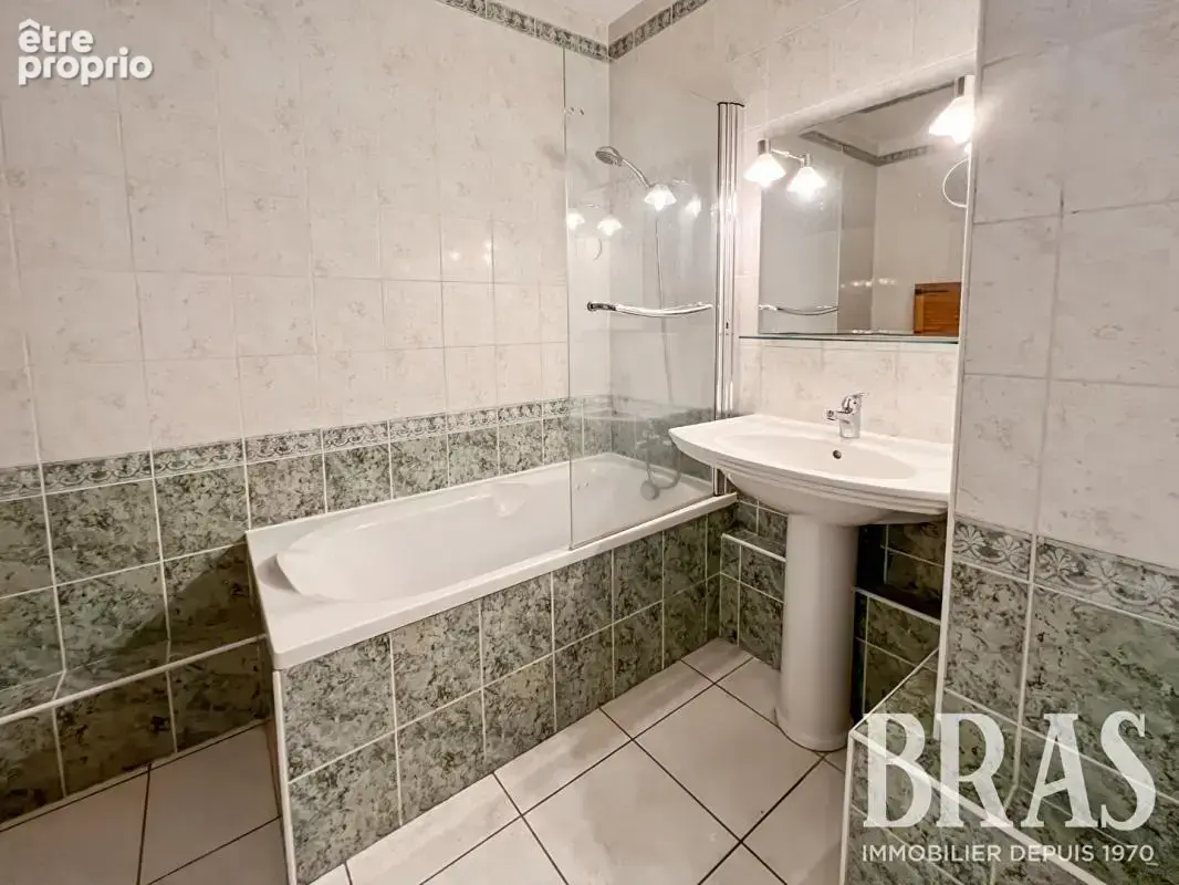 Appartement T5 de 87 m²  avec balcons- Bellevue - cave et parking - photo 5