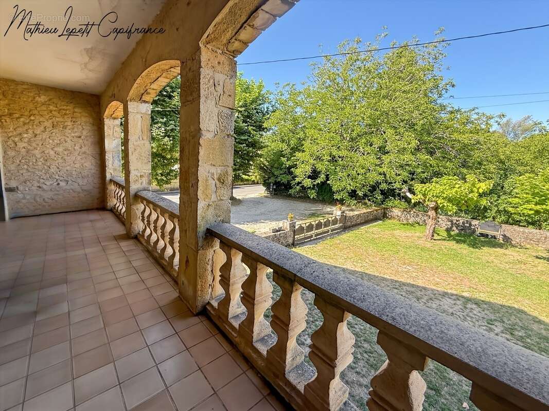 A vendre Maison en pierre de caractère de 240 m², pigeonnier, ancien séchoir à tabac et terrain clos de 2 065 m² – Lalinde 24150 - photo 2