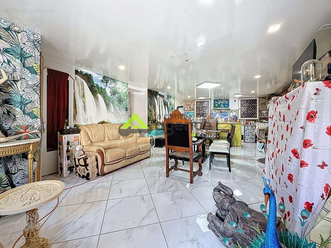 Appartement à SAINT-VAURY