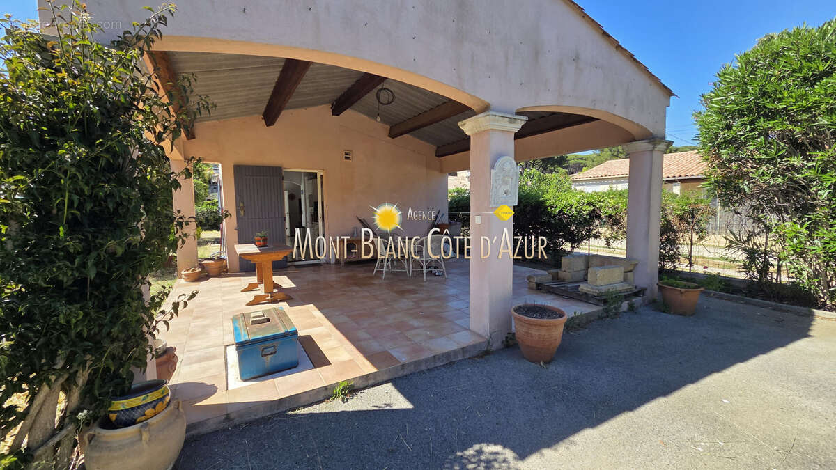 Villa 3 chambres 100 m2 terrain 824 m2 proche centre et plage - photo 23