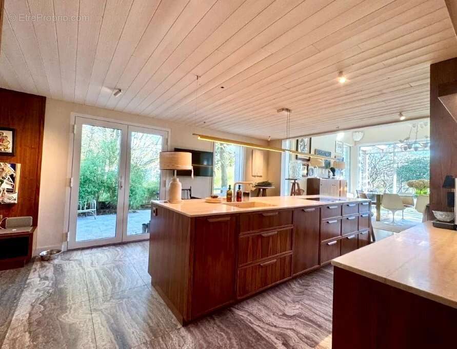 Maison à SAINT-NOM-LA-BRETECHE