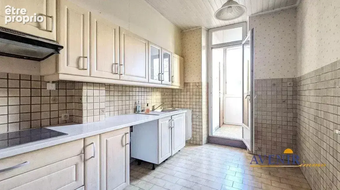 Appartement 3 pièces 80 m² à vendre à Marseille-6e (13006) - photo 4