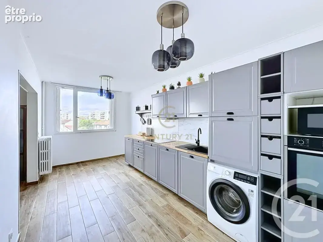 Appartement à LYON-8E