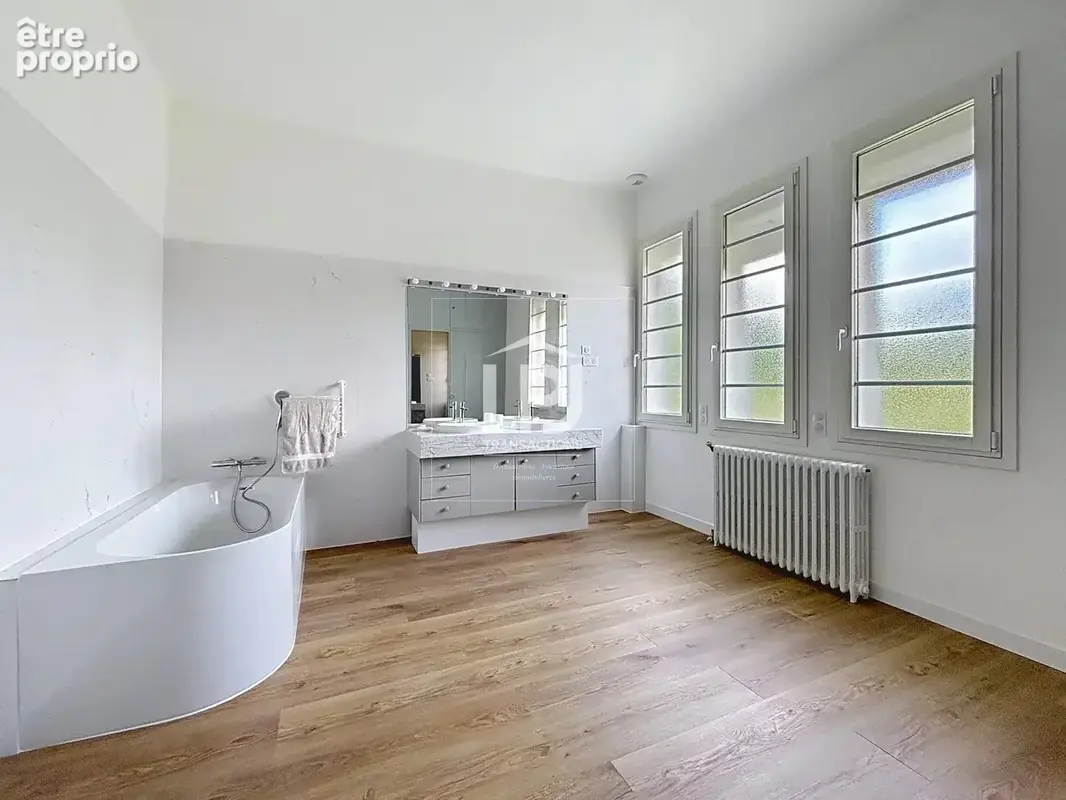 Cœur de Village, bords de Garonne – Maison lumineuse 4 chambres + 1 bureau, avec piscine sur une parcelle de près de 1500 m², va - photo 9