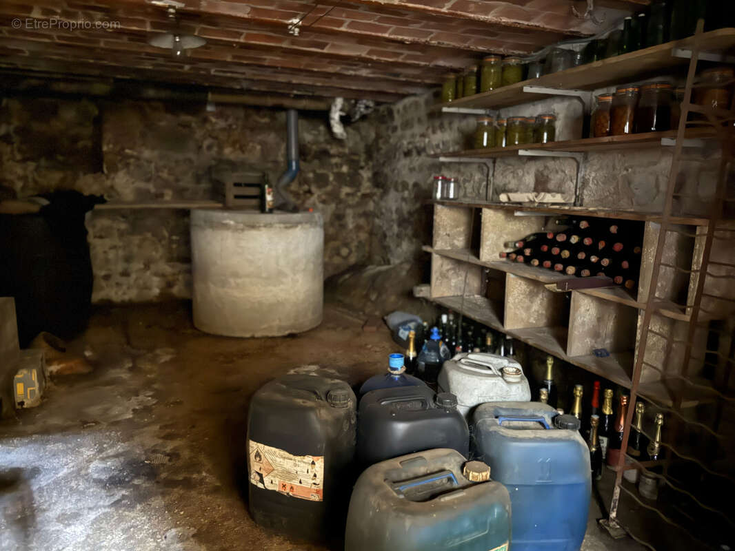 Auv 1227 : Maison de bourg à rénover, jardin, garages et grange - photo 19