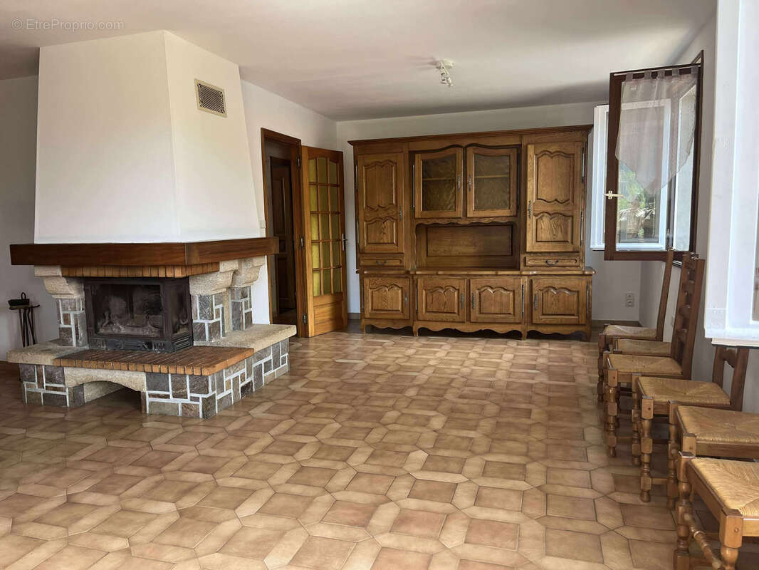 Maison à SAINT-BONNET-LE-TRONCY