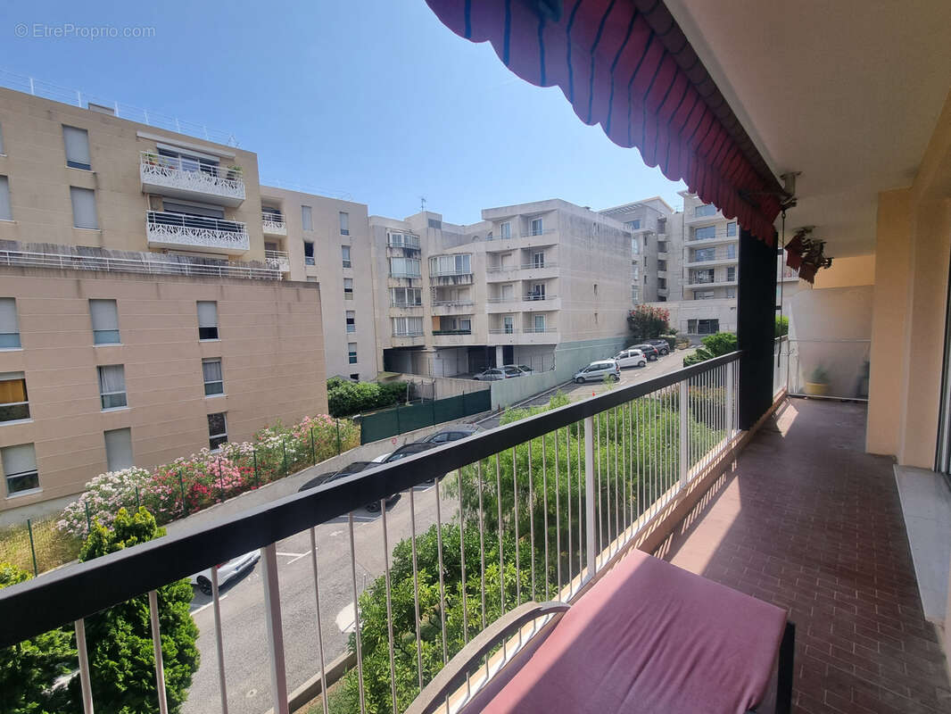 Appartement à SAINT-LAURENT-DU-VAR