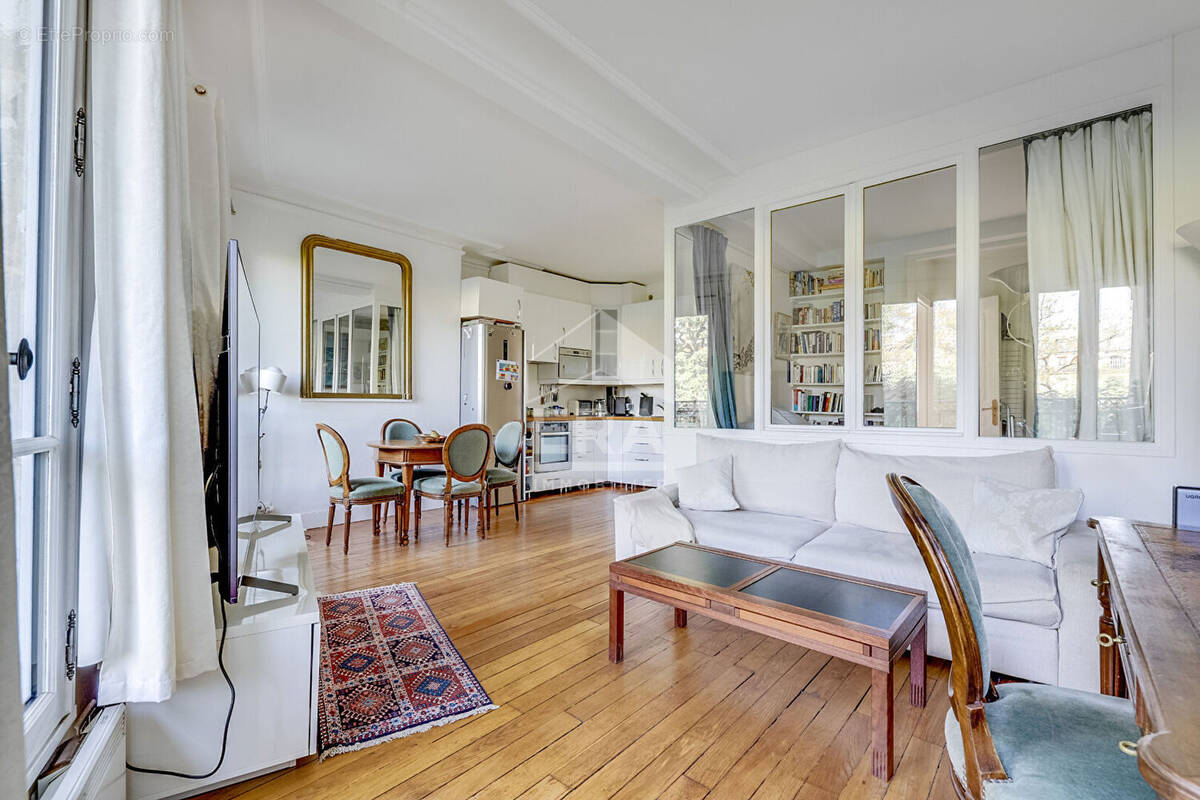 Appartement à PARIS-17E