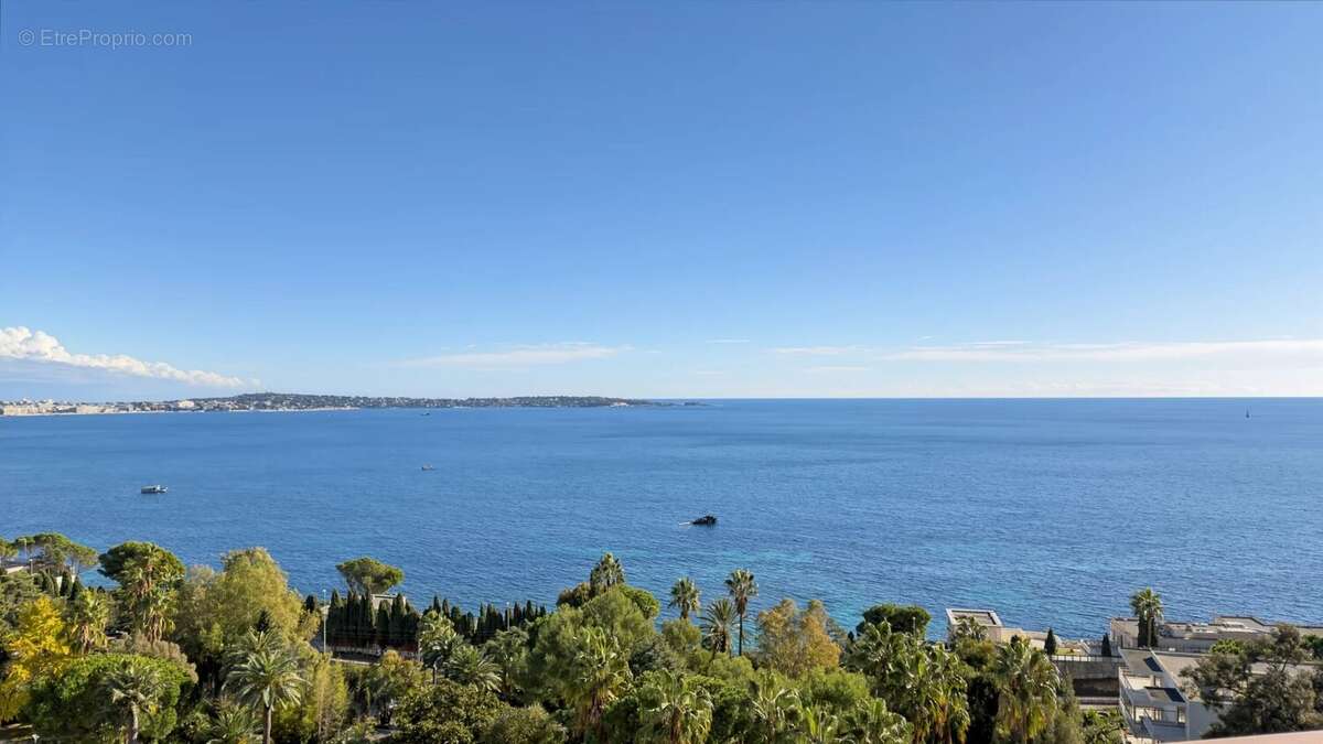 Appartement à VALLAURIS