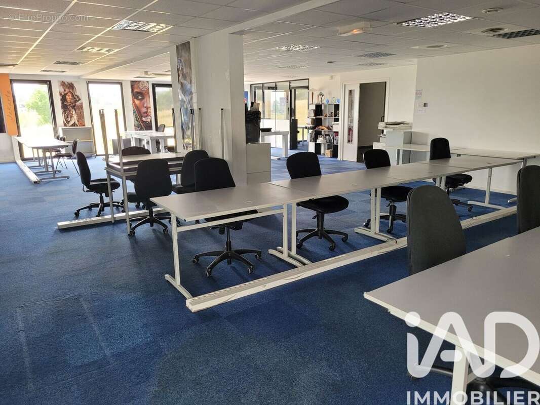 Commerce 753 m² à Saint-Symphorien-Sur-Coise  - photo 3