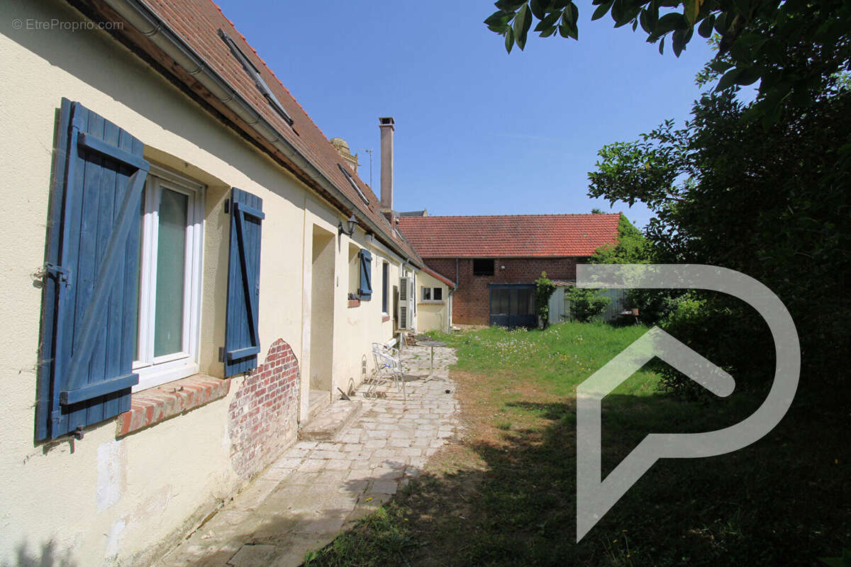 Maison à MAIGNELAY-MONTIGNY