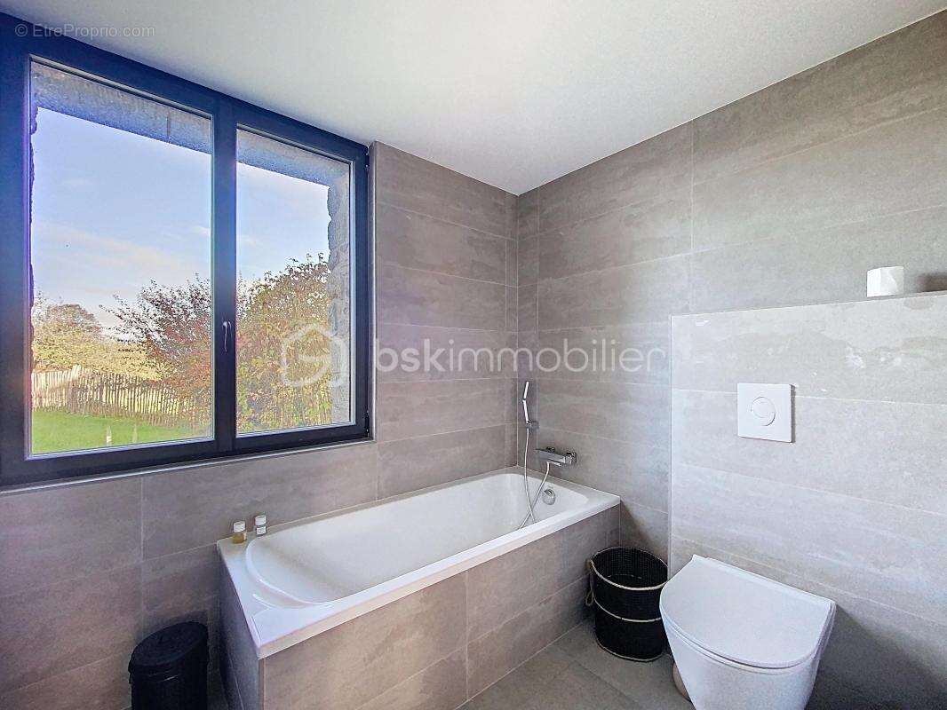 Maison à SAINT-JACUT-DE-LA-MER