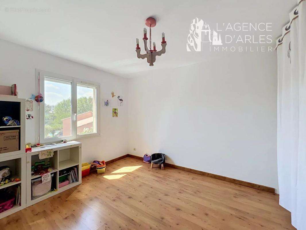 Arles – Maison familiale 157 m² – 5 chambres dont 2 de plain-pied – jardin arboré et clos - photo 14