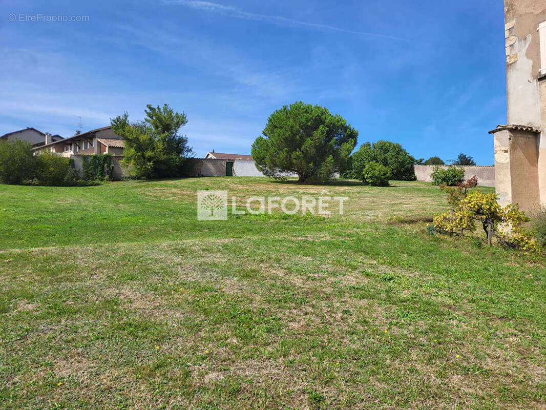 A saisir ! Terrain centre de VILLIE MORGON700 m2 - photo 2