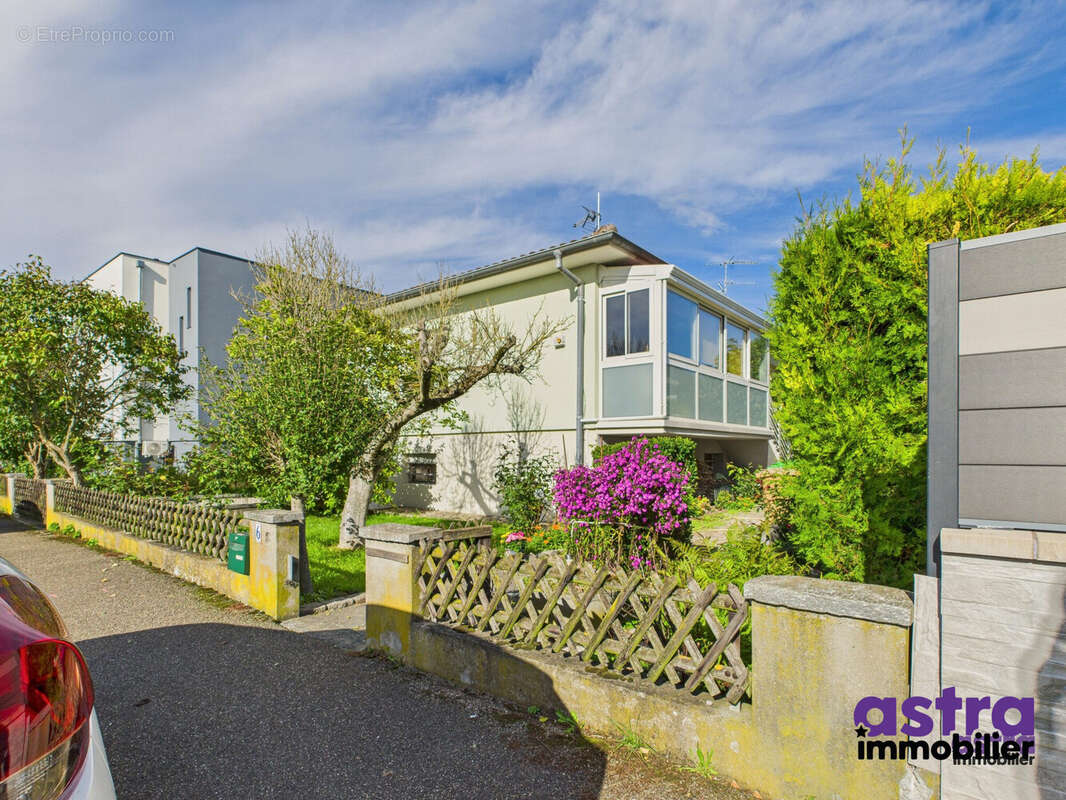 Maison à VILLAGE-NEUF