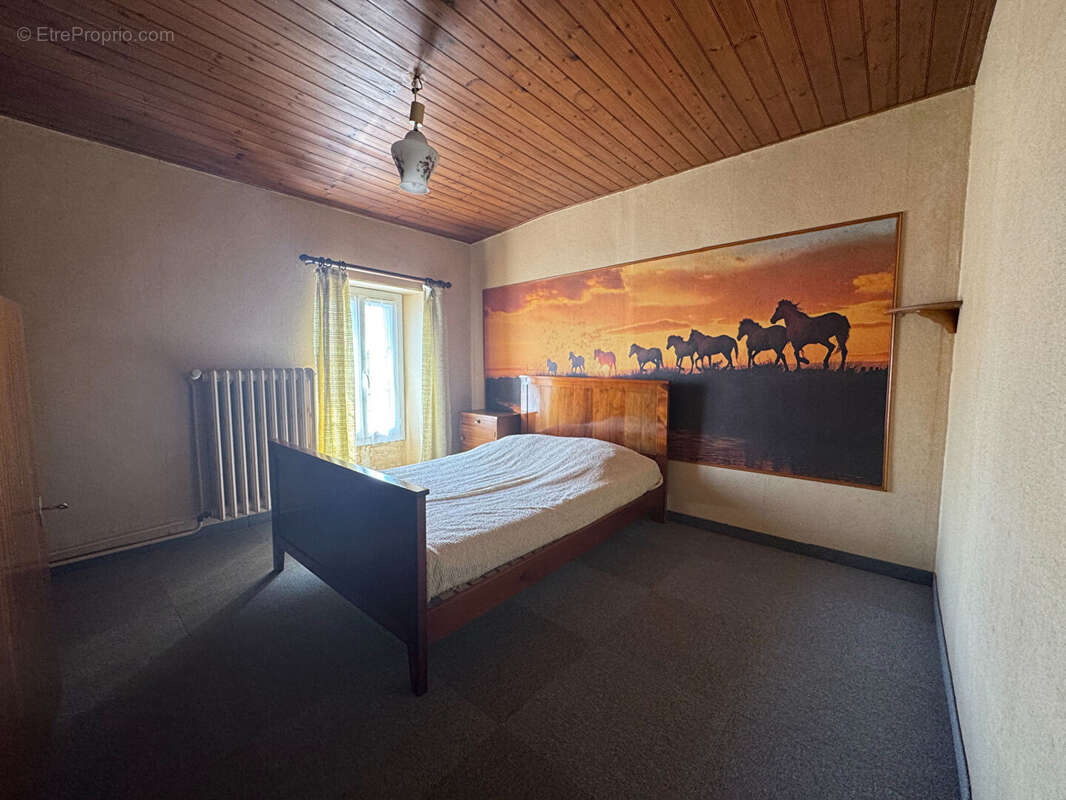 AIZENAY, maison 5 chambres et grandes dépendances sur 2 535 m2 de terrain - photo 17