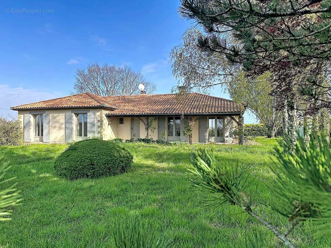 Maison à CHAMPAGNAC-DE-BELAIR