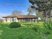 Maison à CHAMPAGNAC-DE-BELAIR