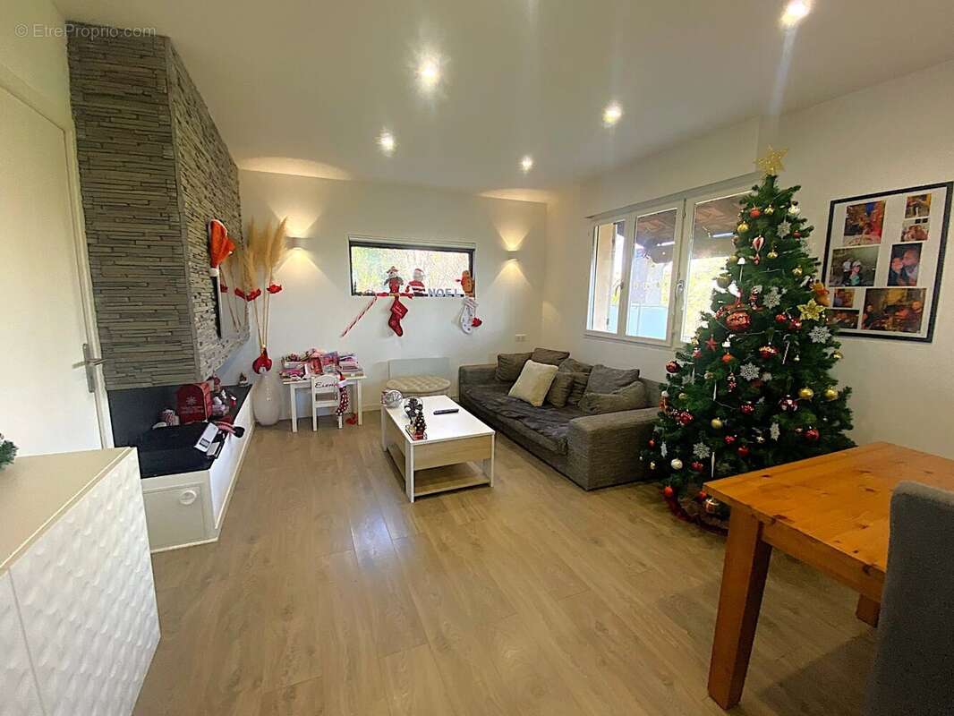 Maison à SAINT-LAURENT-DU-VAR