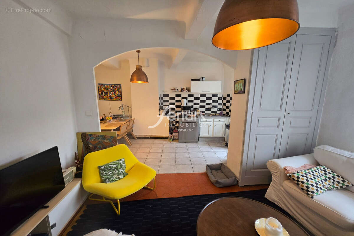 Appartement à SALERNES