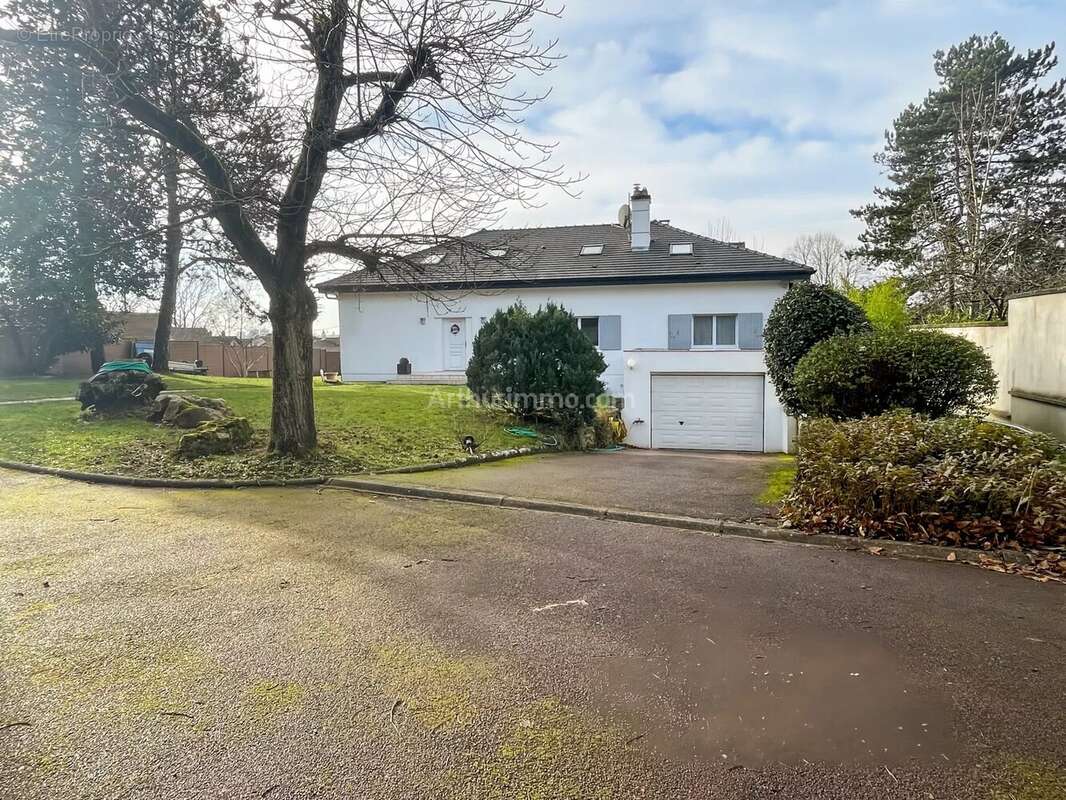 Maison à SOISY-SUR-SEINE