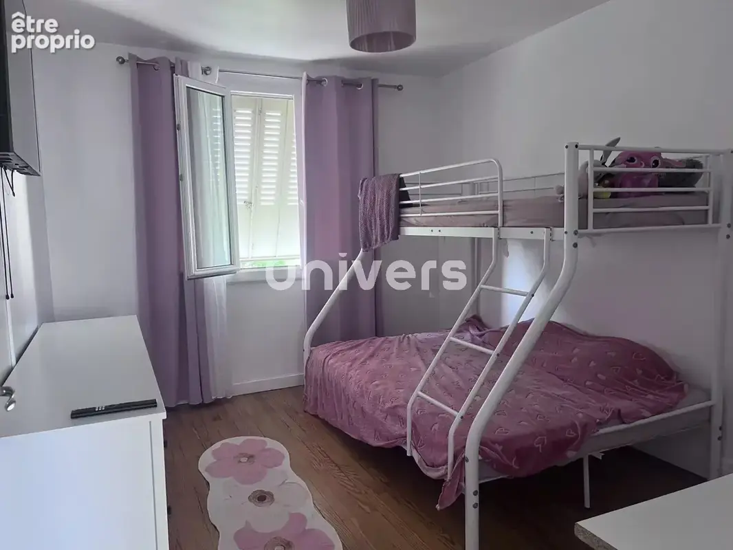 Appartement - T4  avec 2 balcons - GARAGE ET CAVE - photo 7
