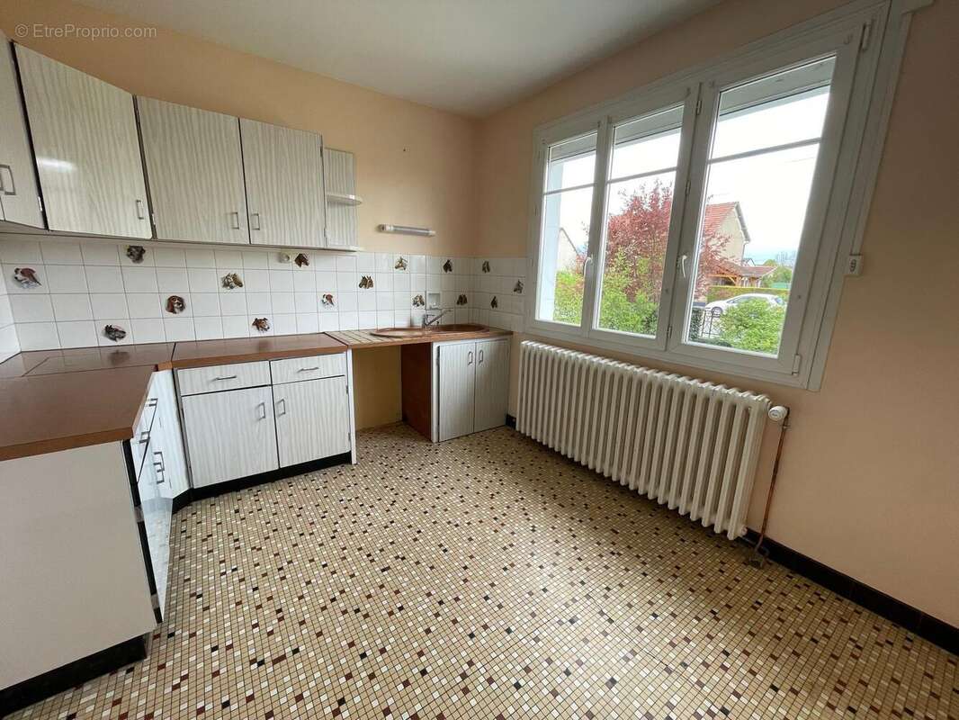 Maison à DUN-SUR-AURON