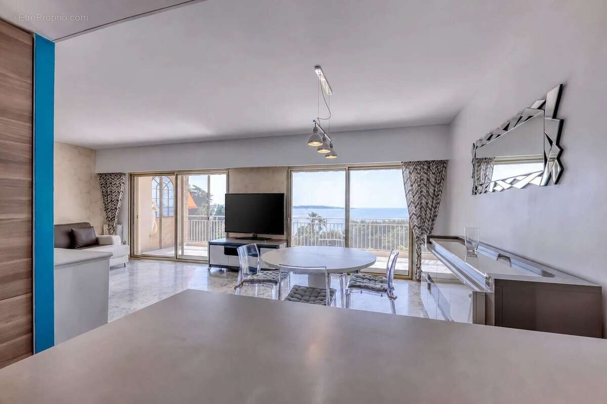 Appartement à VALLAURIS