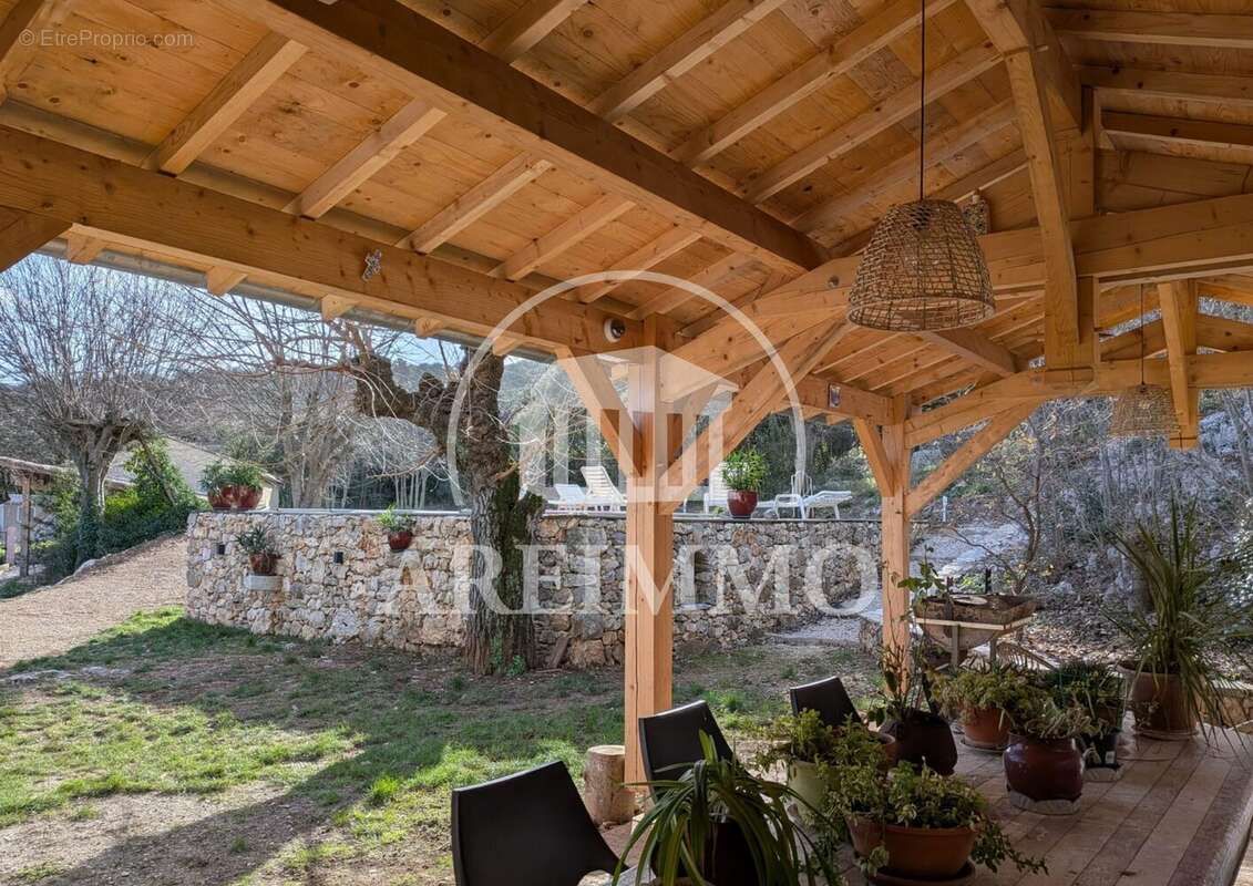 Maison 9 pièces 195 m² à vendre à Brissac (34190) - photo 3