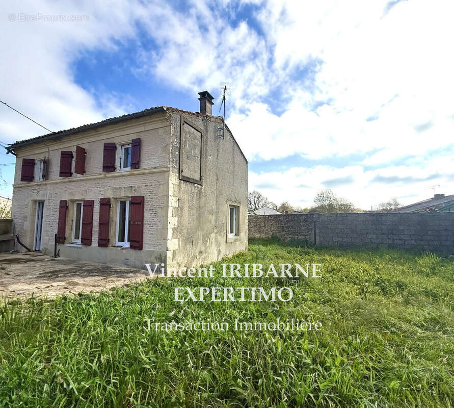 Maison à SAINT-HILAIRE-DE-VILLEFRANCHE