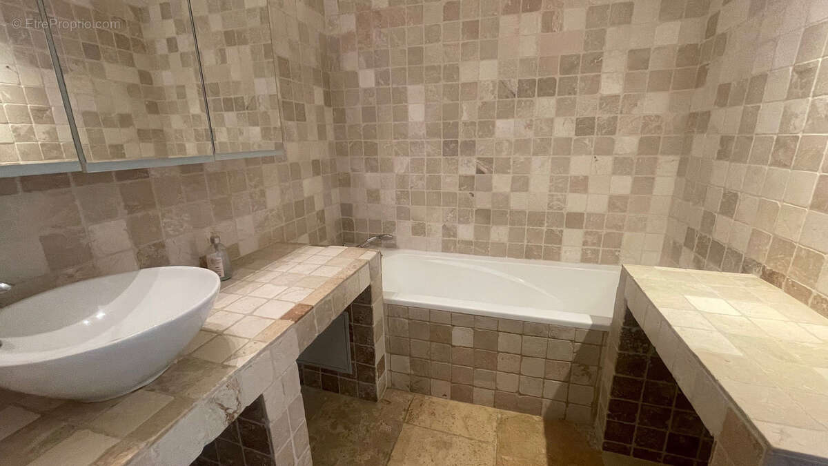 Appartement à MARSEILLE-6E