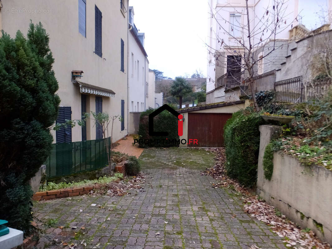 Appartement 331 m² à Neris-Les-Bains  - photo 4