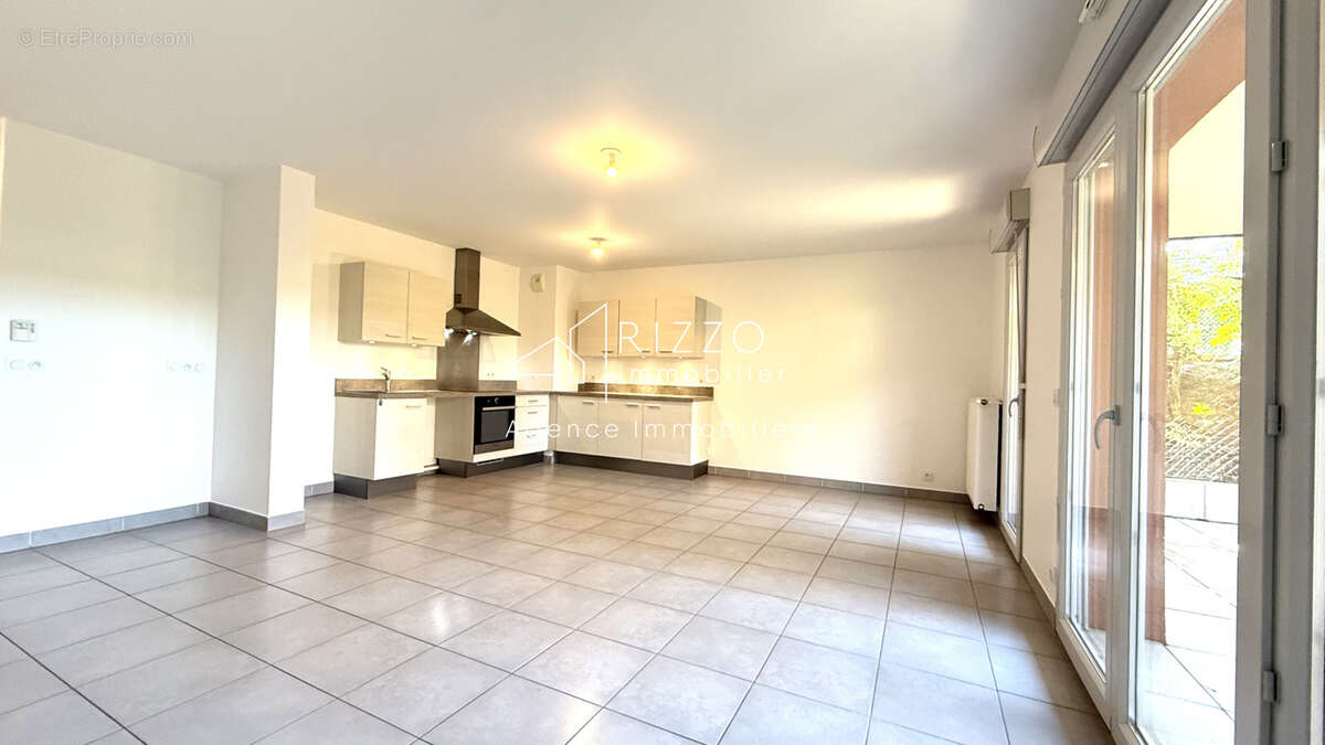 Appartement état neuf avec cuisine équipée et jardin terrasse - photo 10