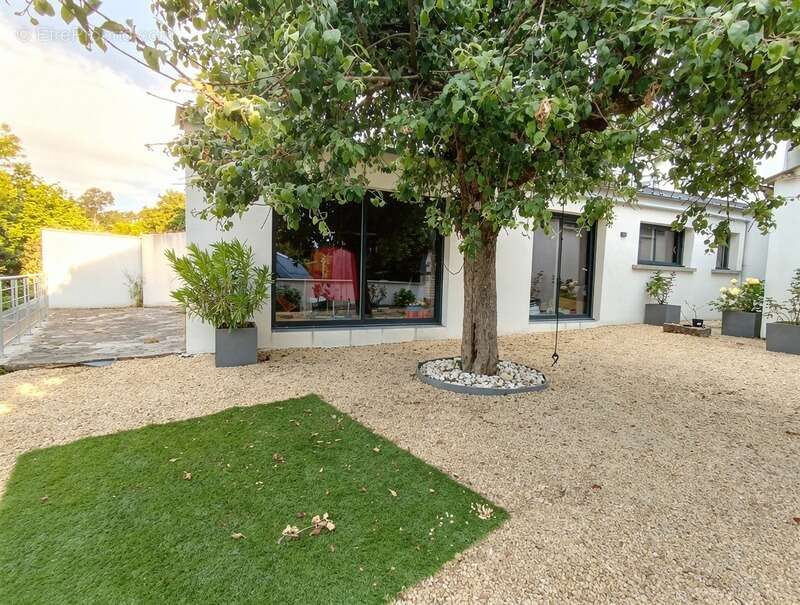 Maison à CHATEAUNEUF-DU-FAOU