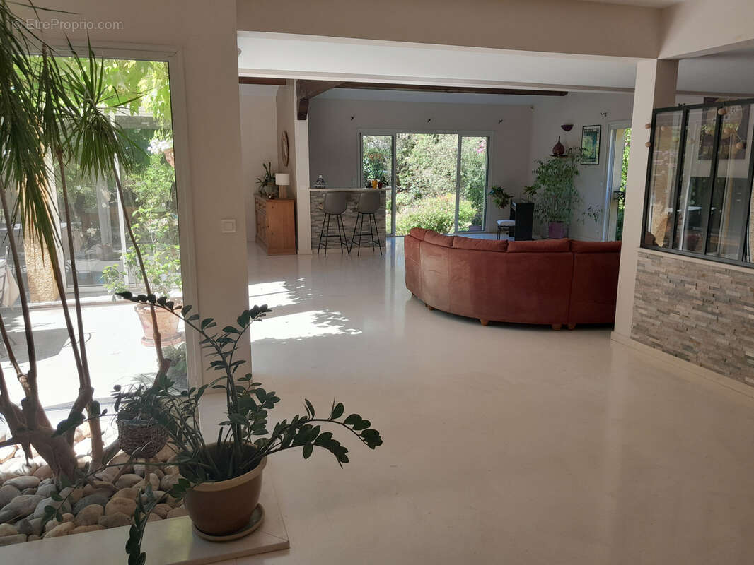 Villa t6 avec piscine et jardin - photo 16