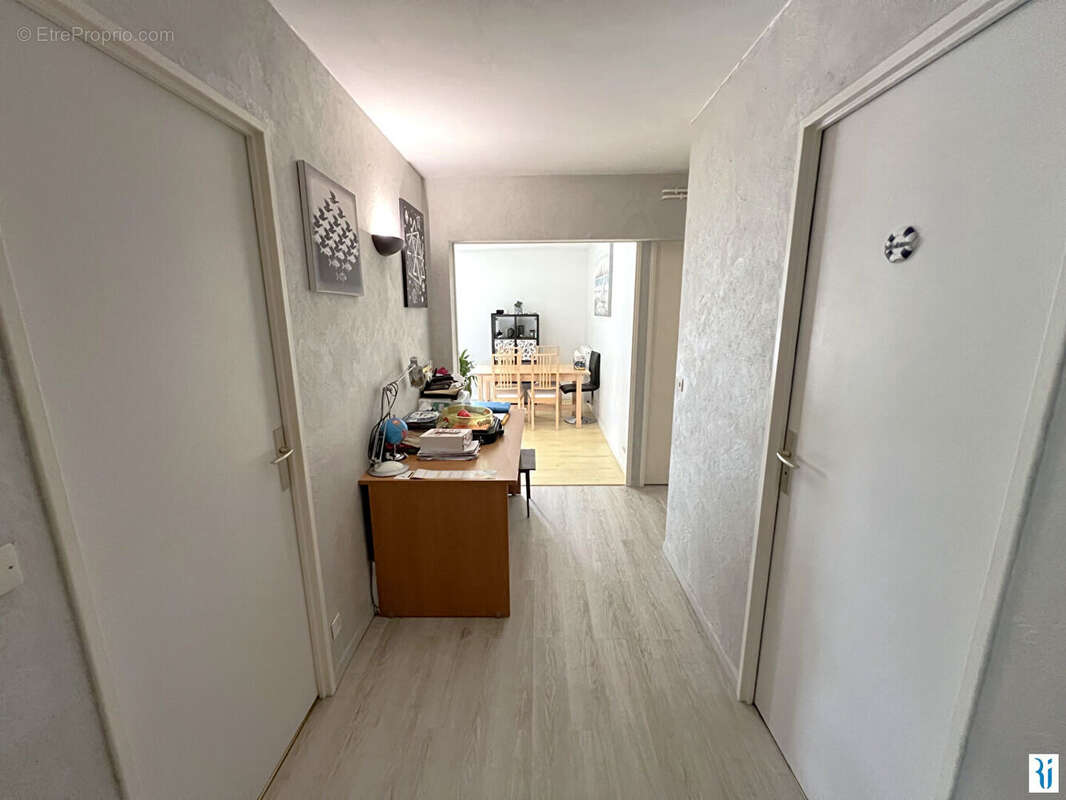 Appartement à LE MESNIL-ESNARD