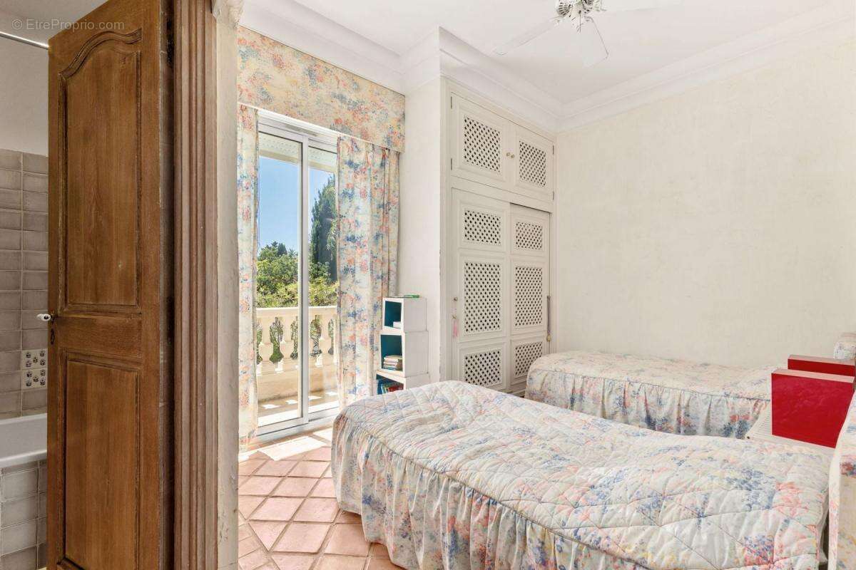 Appartement à VALLAURIS