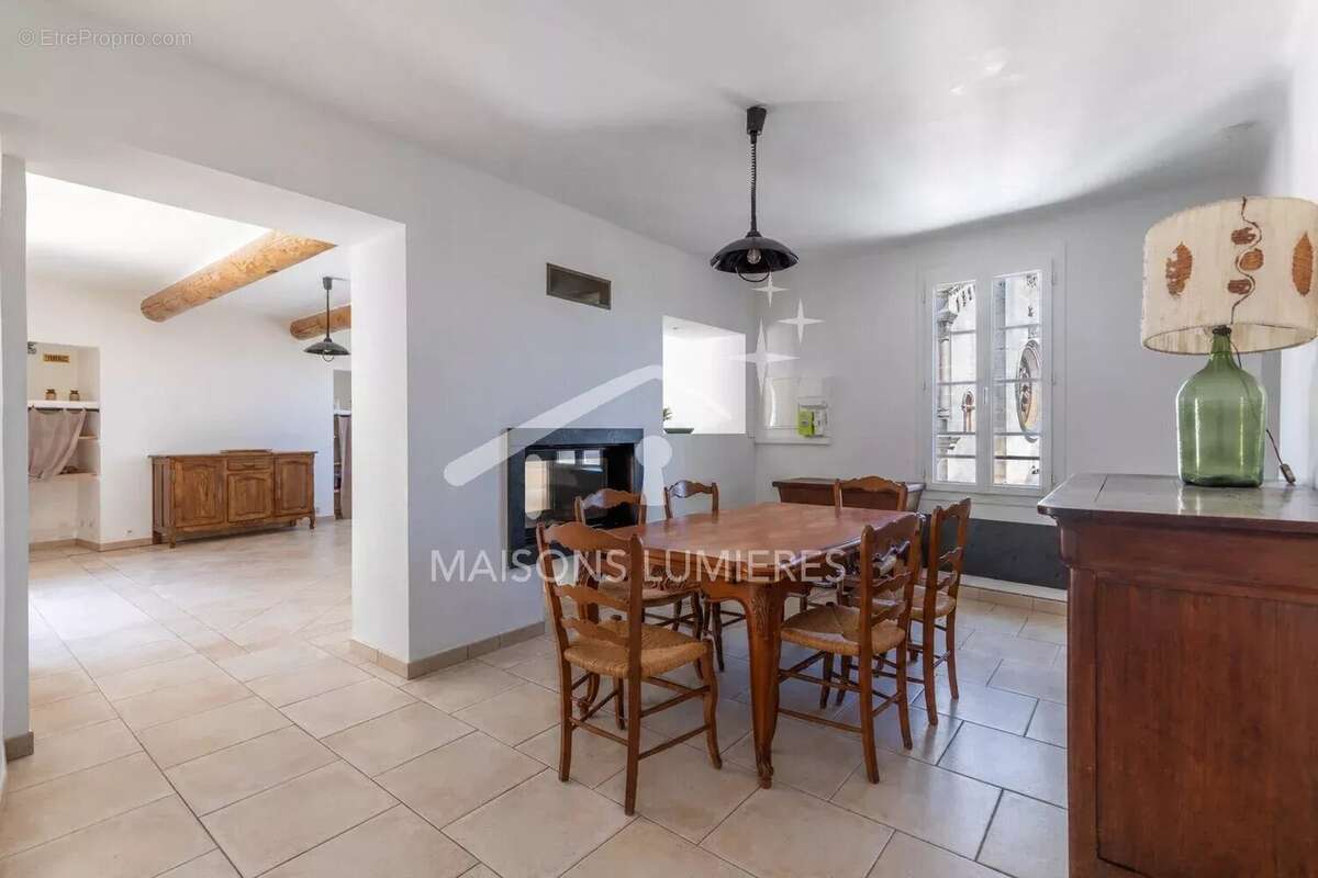 Maison à SAINT-SATURNIN-LES-APT