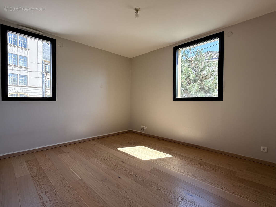 Appartement à CHATEL-SAINT-GERMAIN