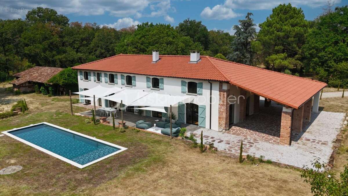 Propriété avec parc de 3 ha, dépendance et piscine - photo 2