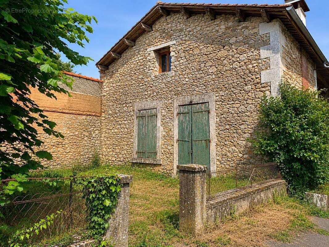 Maison à TAPONNAT-FLEURIGNAC