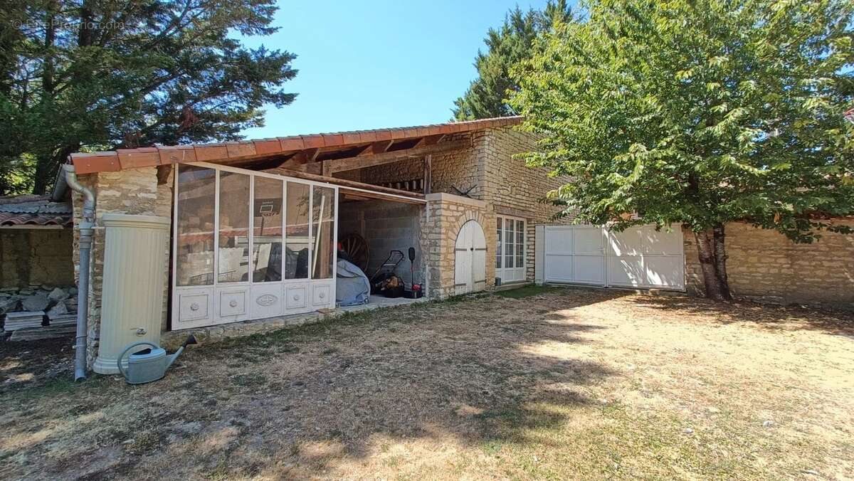 Maison à VOUZAILLES